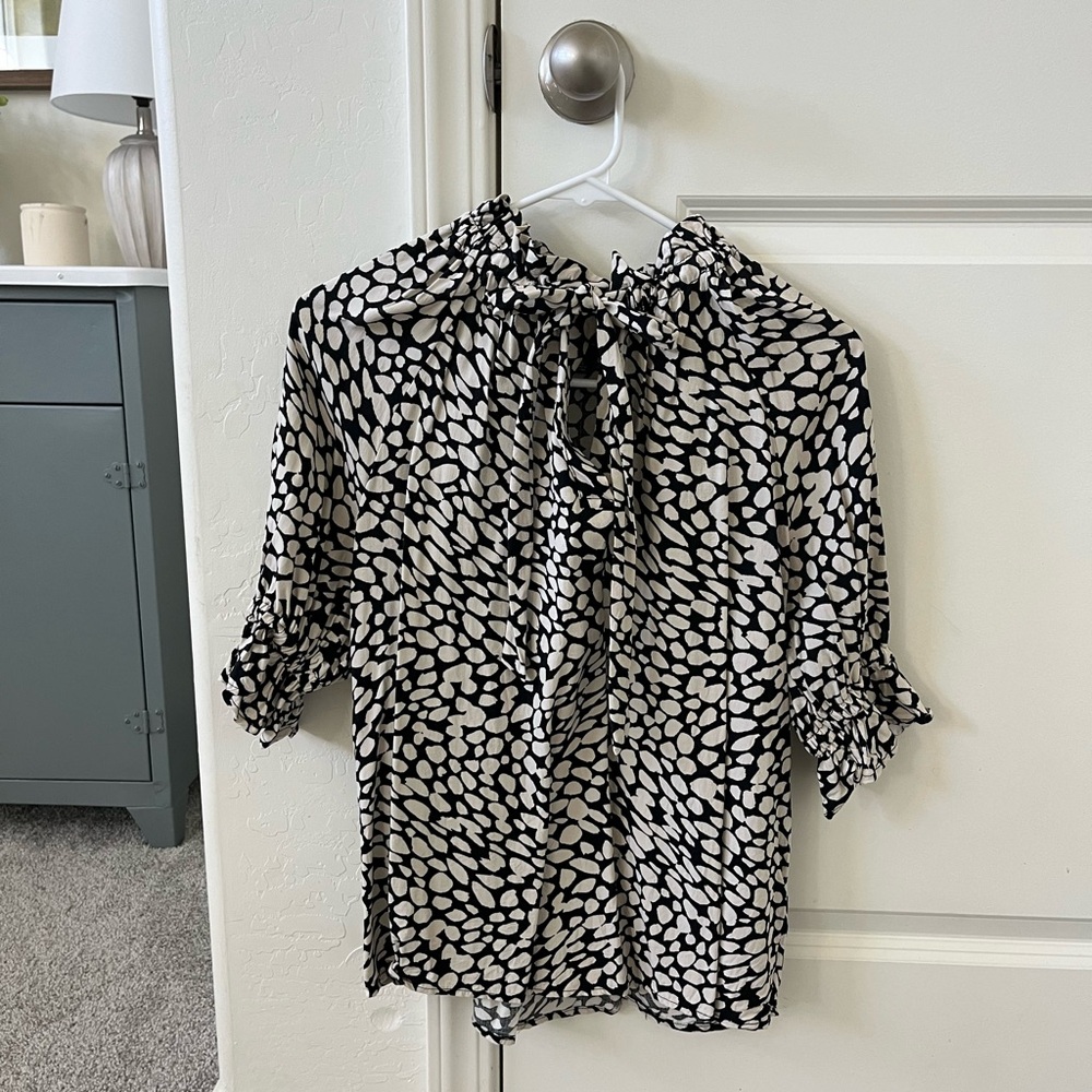 Who What Wear black and white blouse